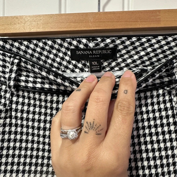 Banana Republic | Sloan Pants in black and white | Size: 10L - Picture 4 of 5